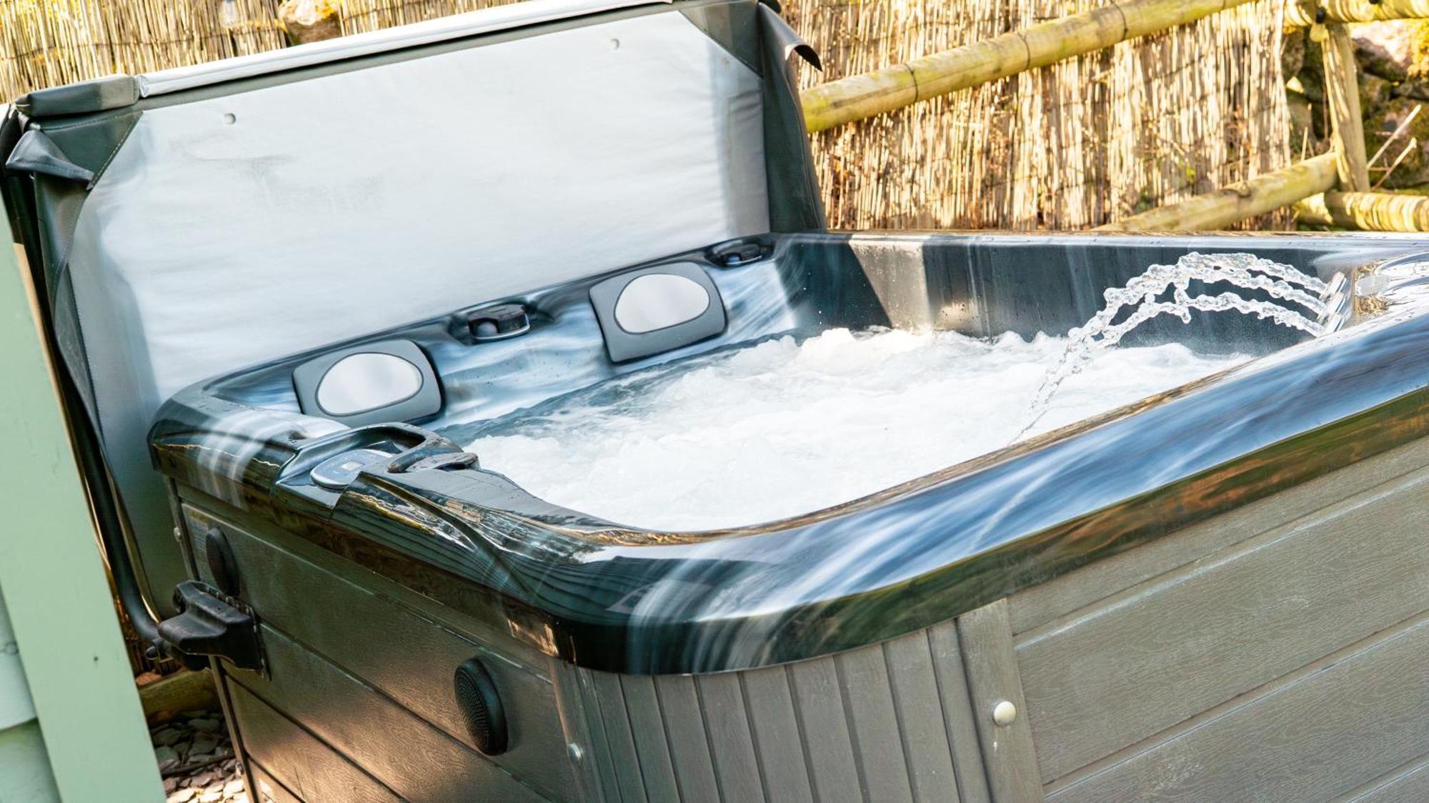 Lavender Retreat With Private Hot Tub Upper Hulme Exterior foto