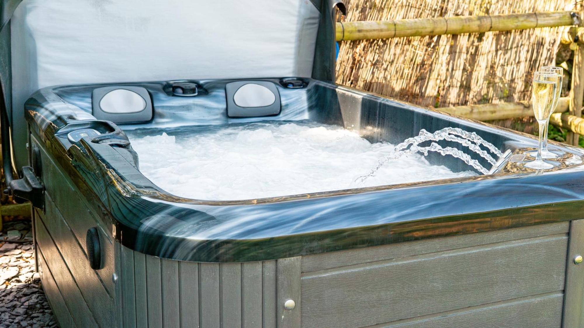 Lavender Retreat With Private Hot Tub Upper Hulme Exterior foto